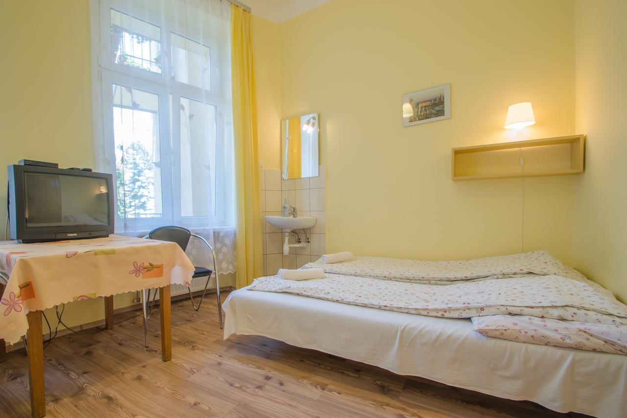 Aparthostel Fryderyk Krasków Exterior foto